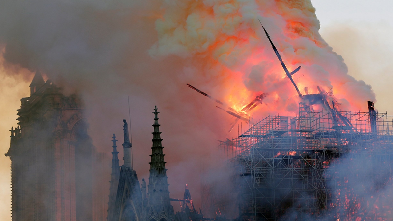 Brand Notre Dame Parijs geblust!